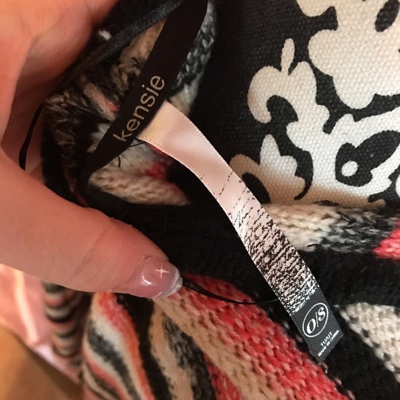 Cardigan Shawl Poncho Oversized striped loose knit has button for closure - Picture 4 of 4